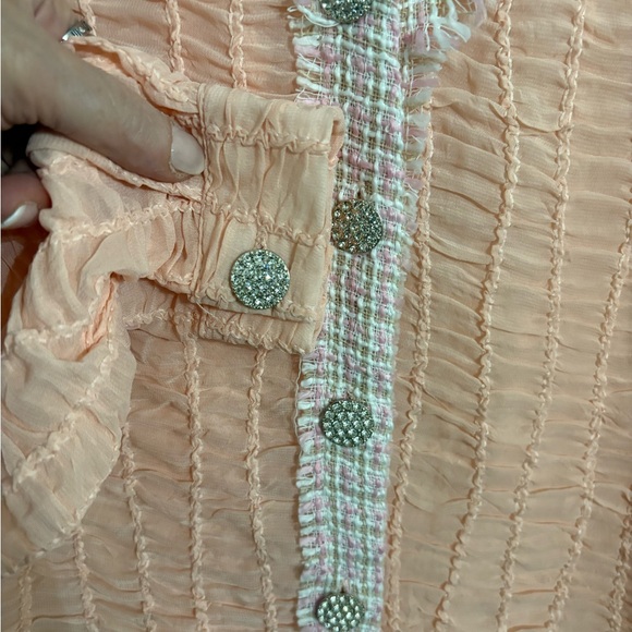 Baby Peachy Pink Tweed Ruffles
Scrunched Diamond Button Down
Size XLarge - Picture 5 of 6